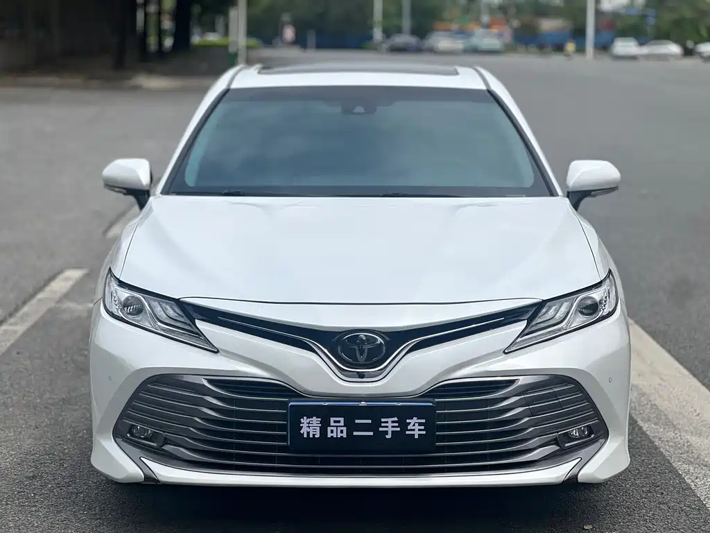 Toyota Camry 2019 — фото 2