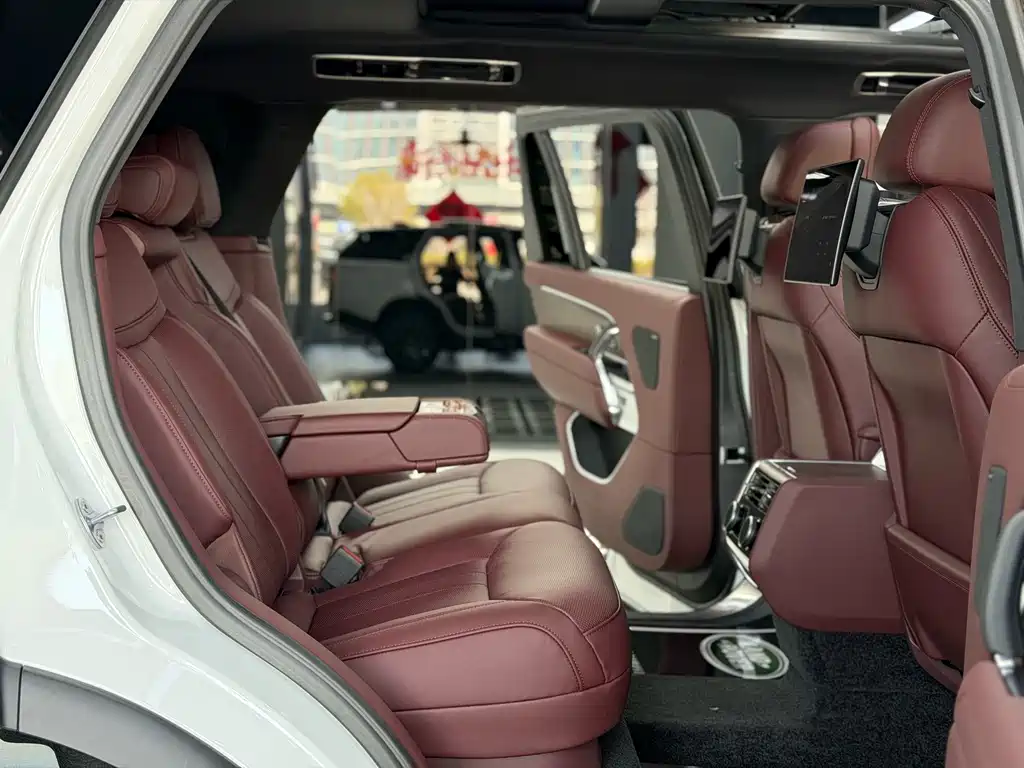 Land Rover Range Rover 2023 — фото 16