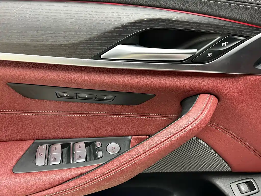 BMW 5 Series 2022 — фото 19