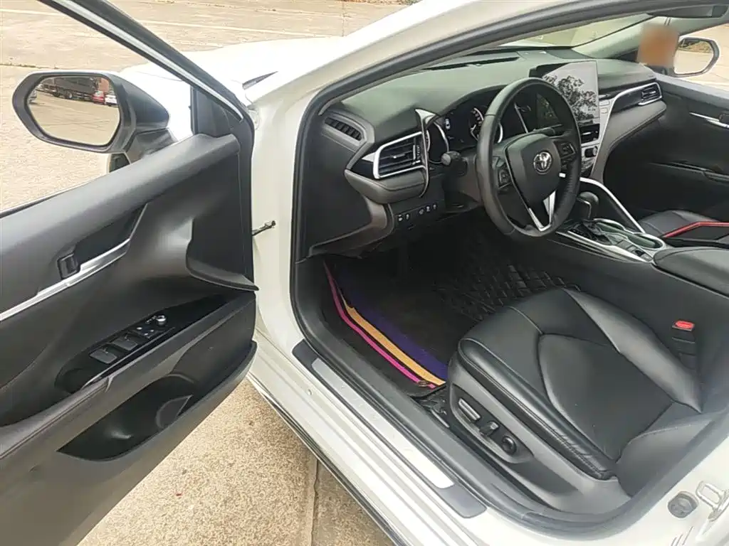 Toyota Camry 2023 — фото 16