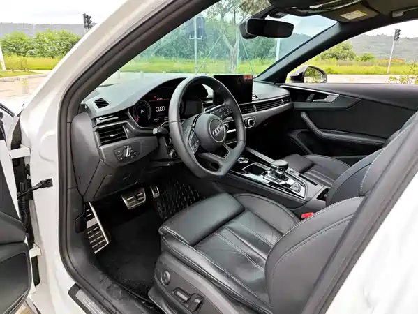 Audi A4L 2023