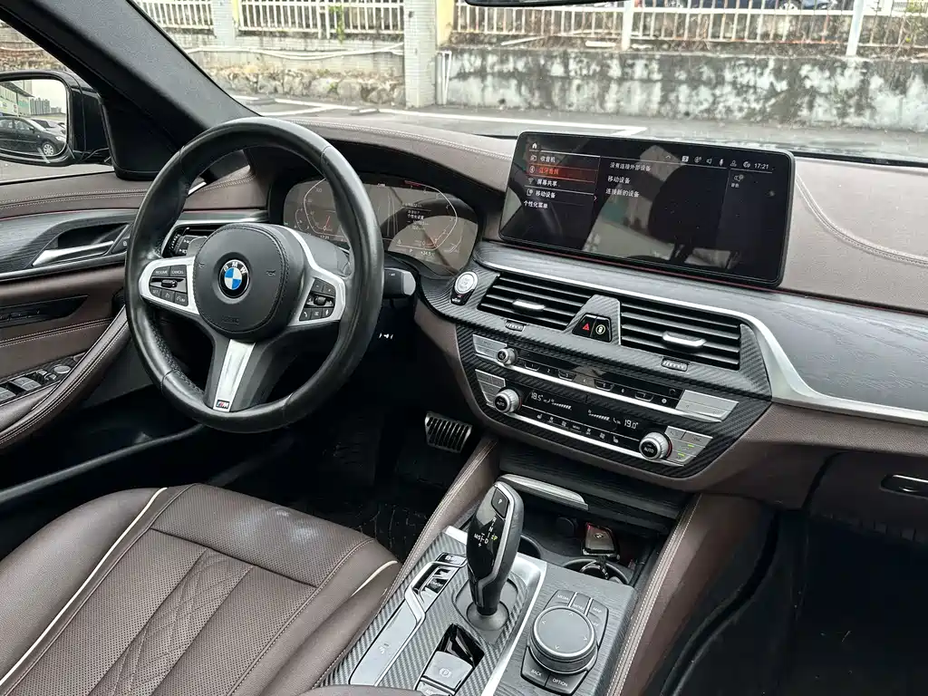 BMW 5 Series 2022 — фото 16