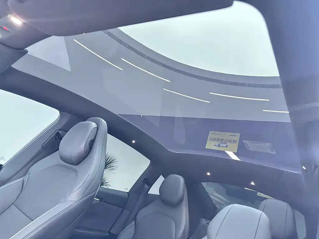 Tesla Model Y L 2025 — фото 20