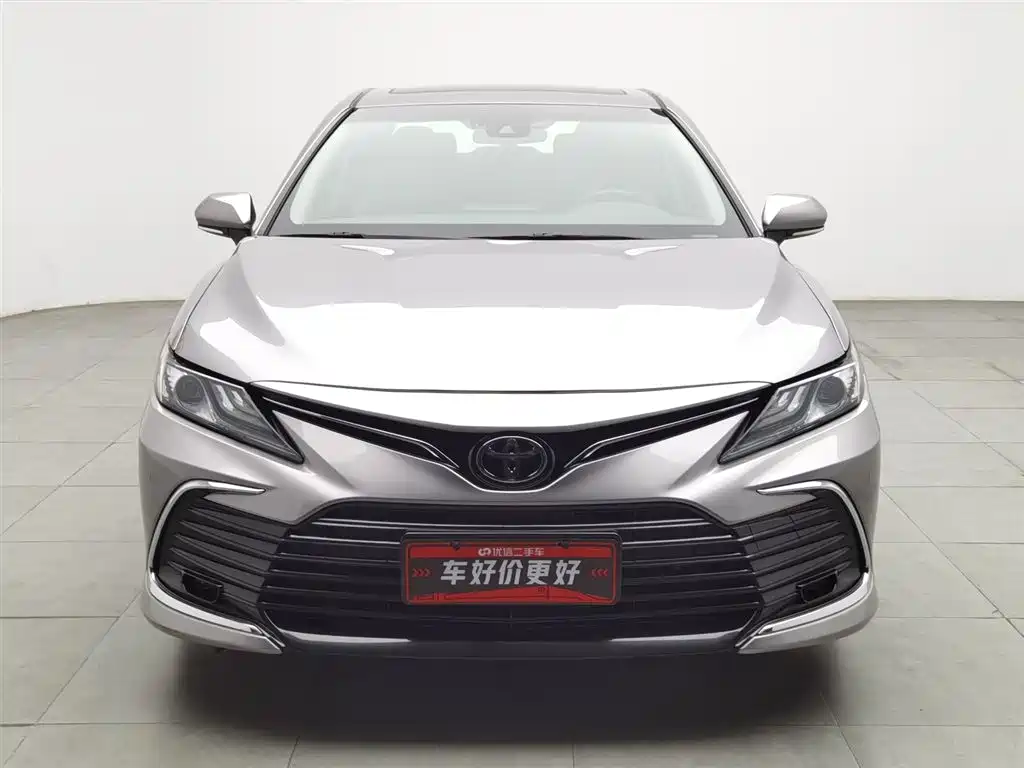 Toyota Camry 2023 — фото 3