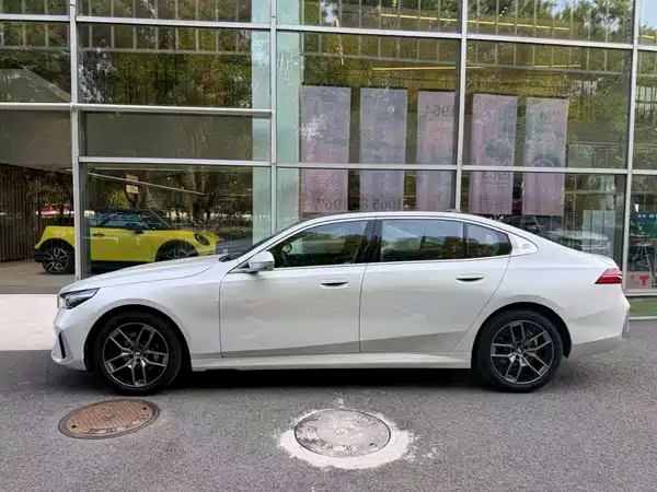 BMW 5 Series 2025