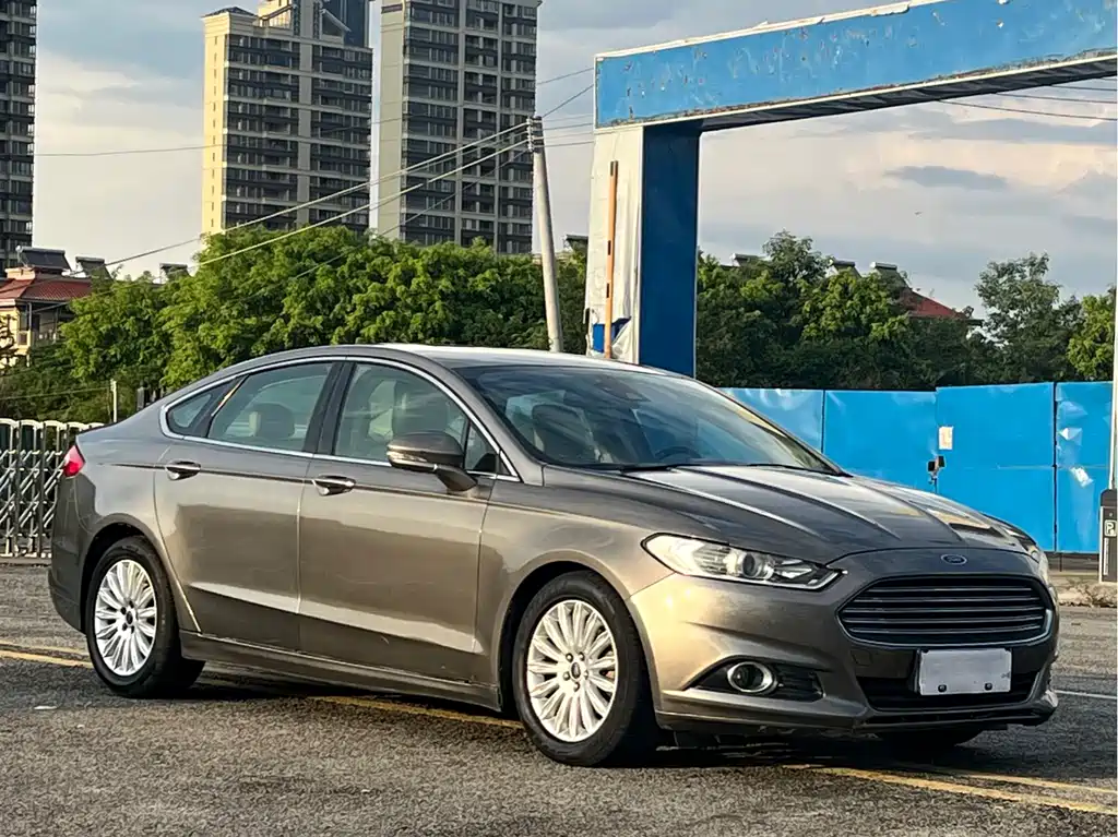Ford Mondeo 2013 — фото 3