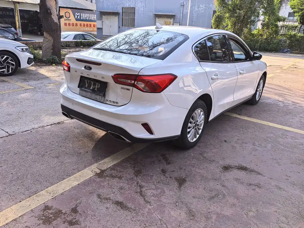 Ford Focus 2021 — фото 16