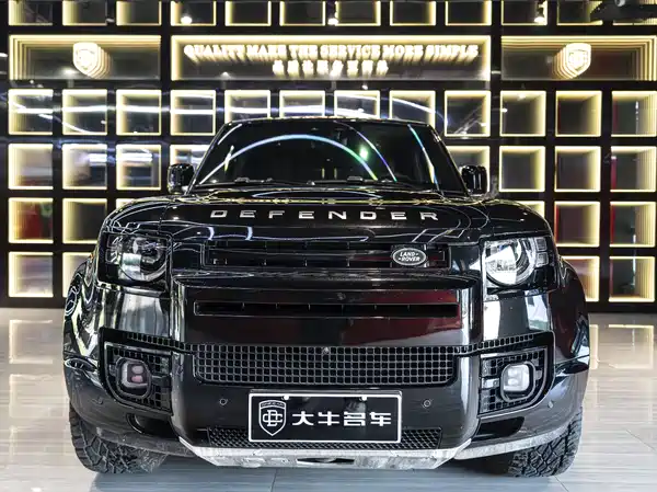 Land Rover Defender 2024