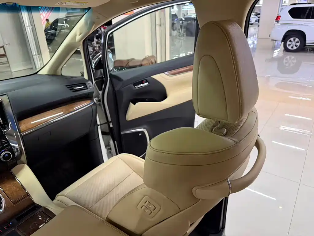 Toyota Alphard 2017 — фото 12