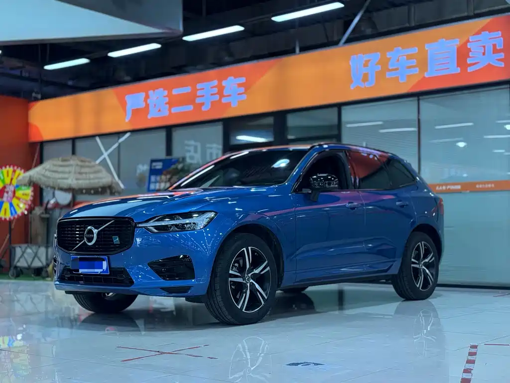 Volvo XC60 2021 — фото 1