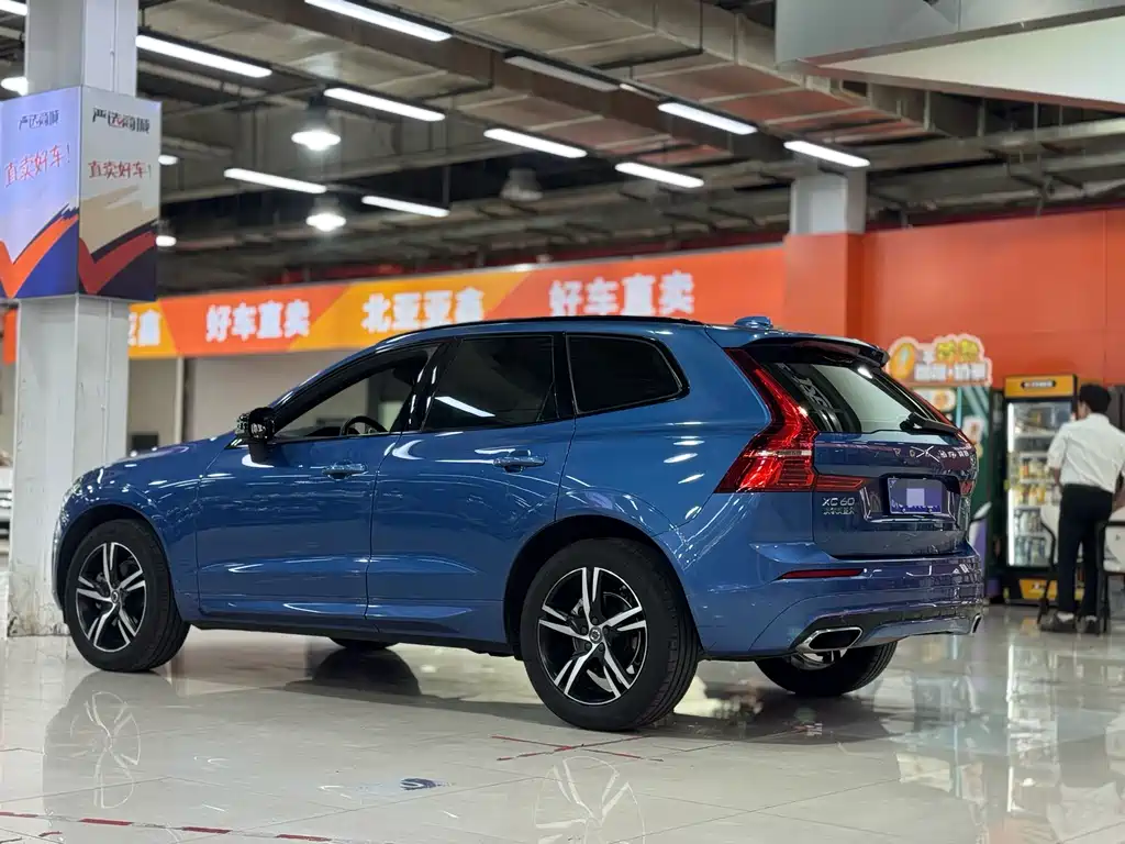 Volvo XC60 2021 — фото 6