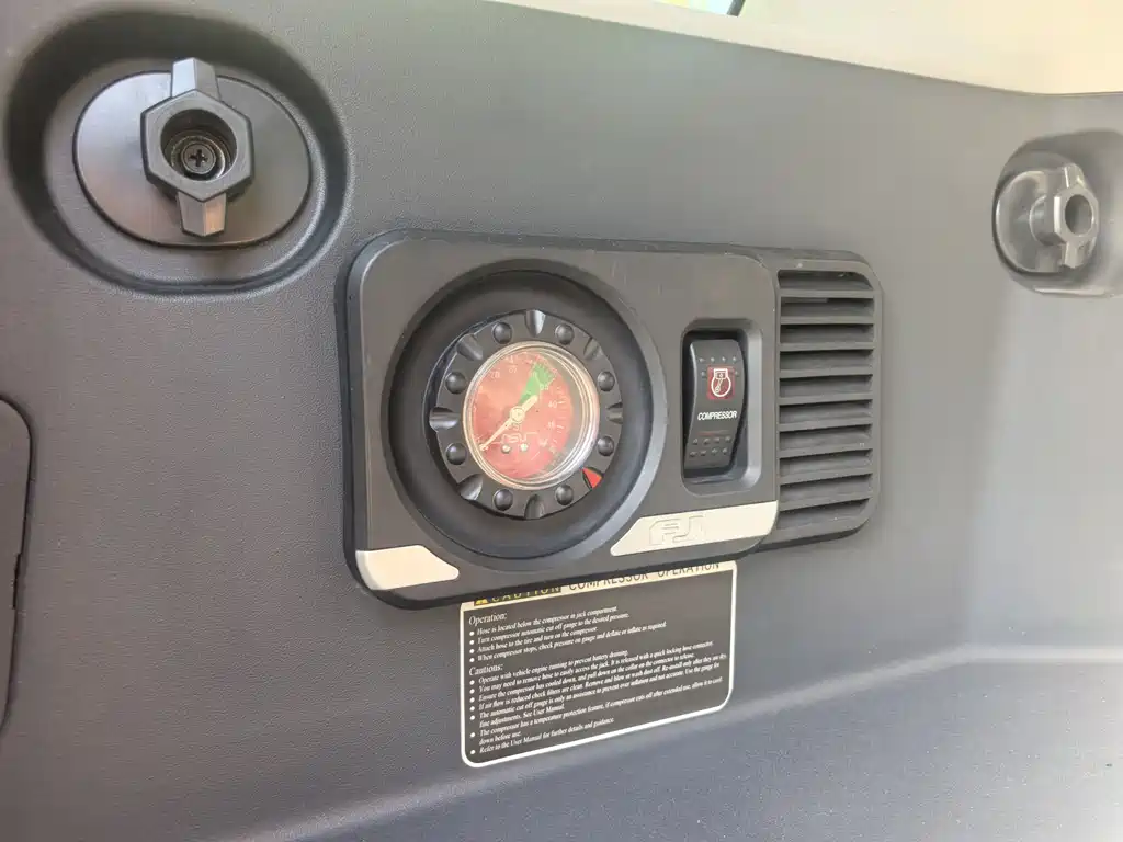 Toyota FJ Cruiser 2019 — фото 16