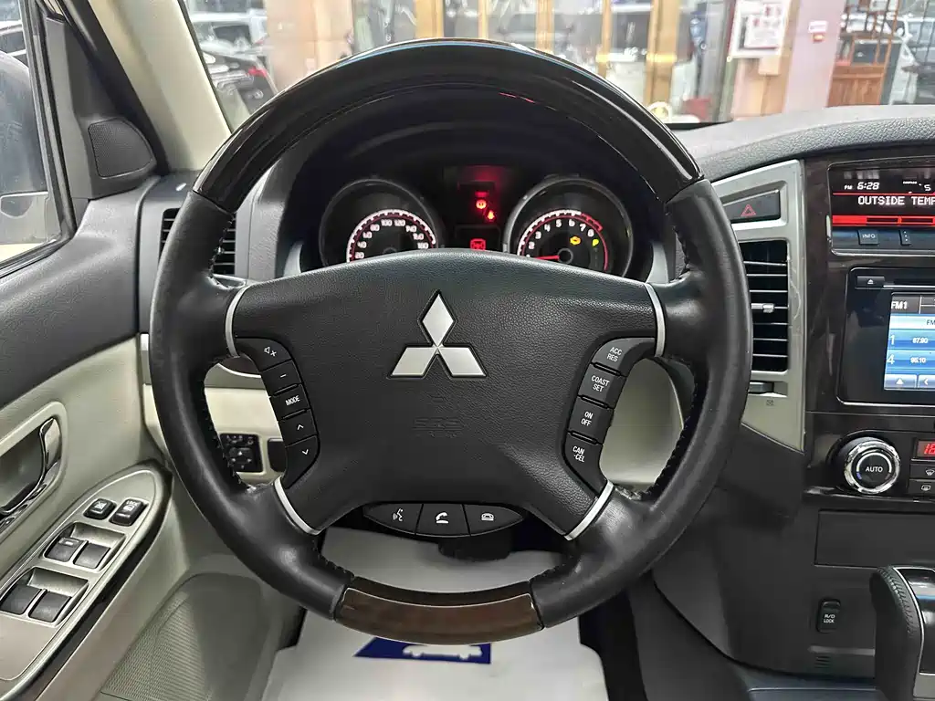 Mitsubishi Pajero 2019 — фото 12