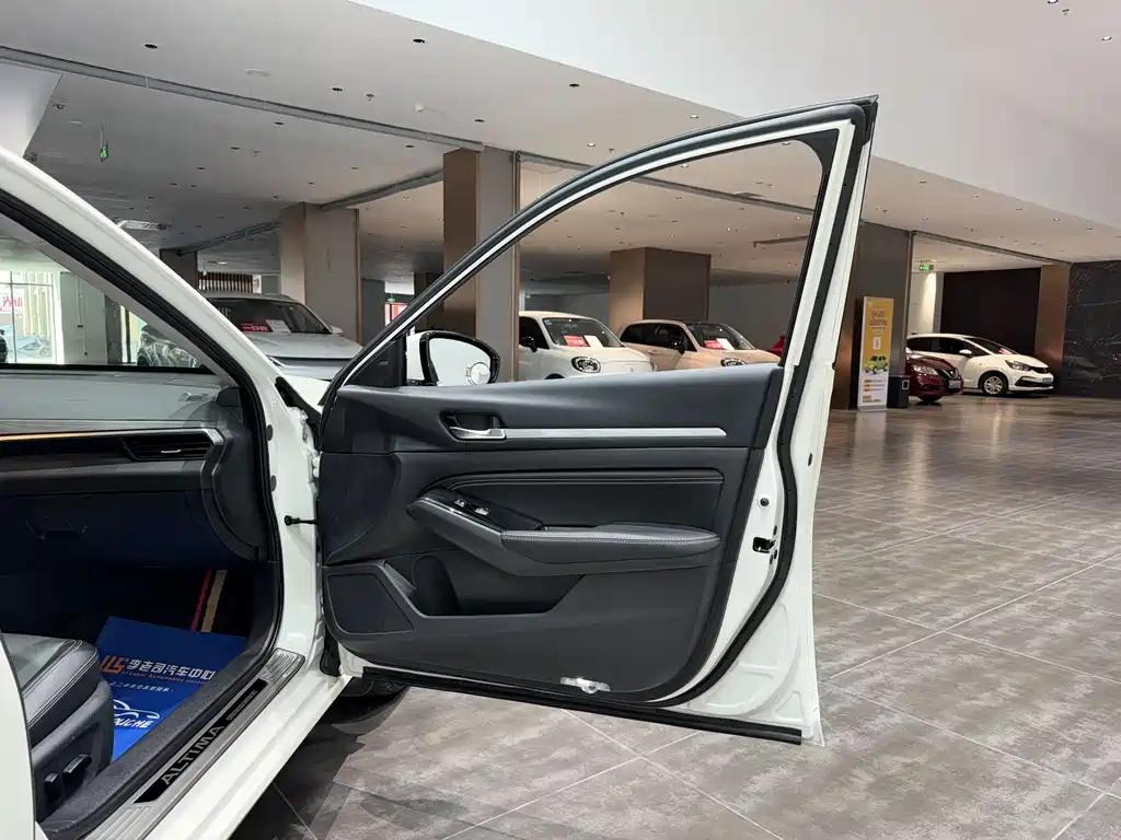 Nissan Teana 2022 — фото 18