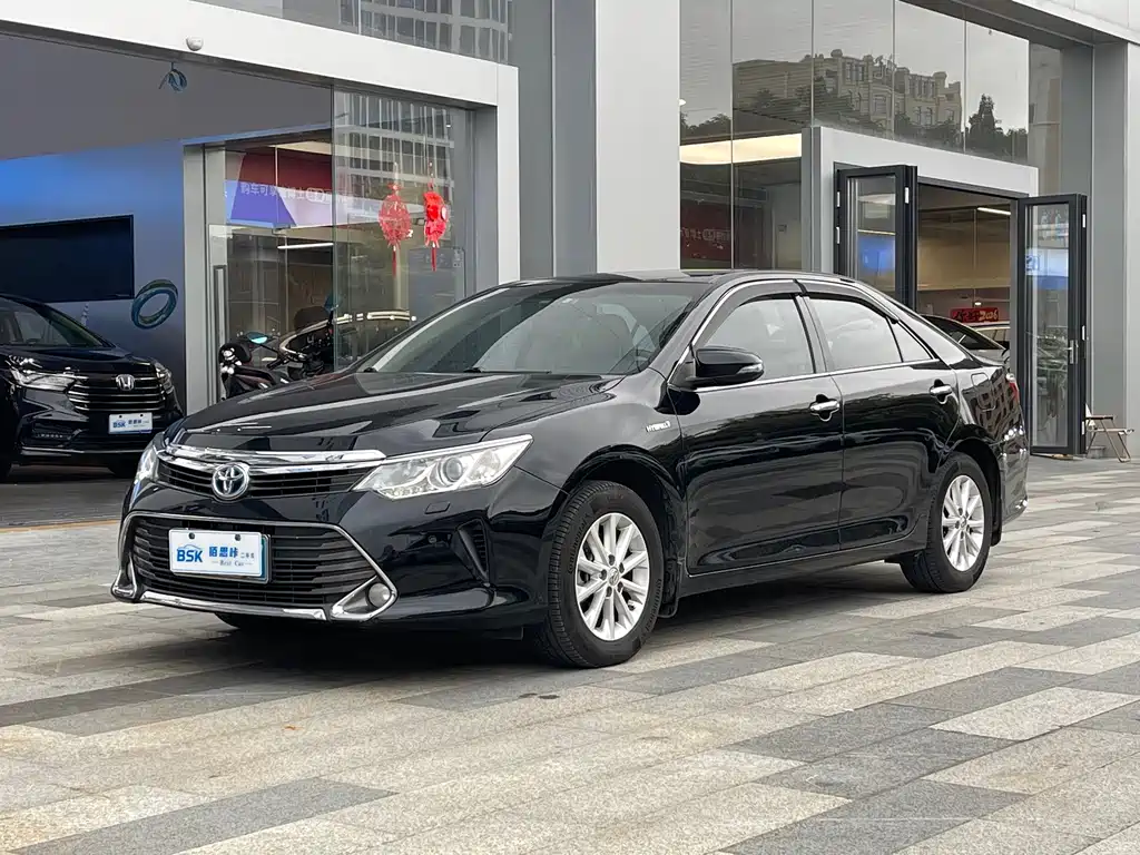 Toyota Camry 2016 — фото 1