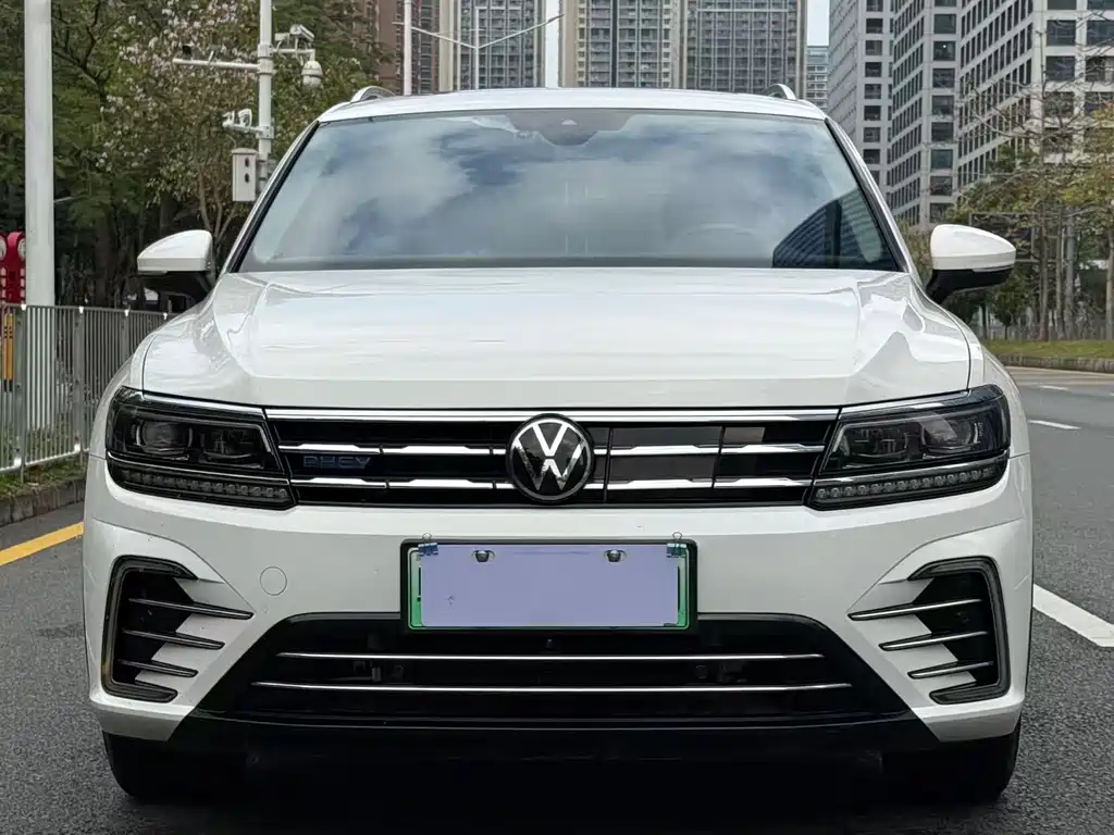 Volkswagen Tiguan L Plug-In Hybrid 2021 — фото 2