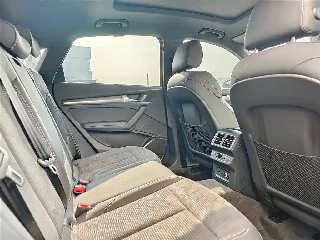 Audi Q5L Sportback 2024 — фото 6