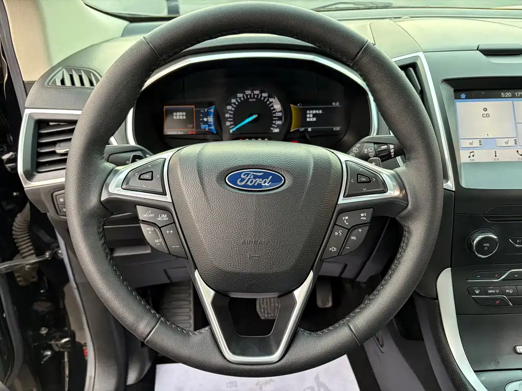 Ford Edge 2017 — фото 11