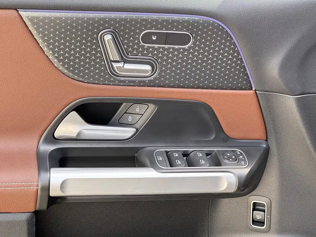 Mercedes-Benz GLB 2024 — фото 15