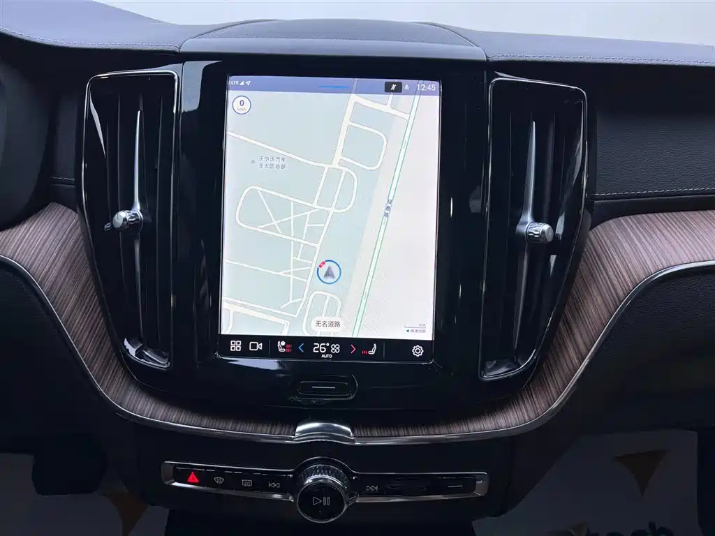 Volvo XC60 2022 — фото 12