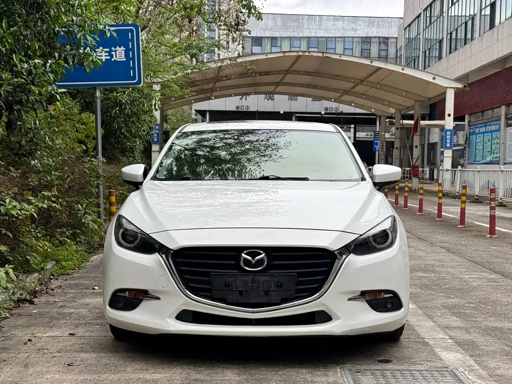 Mazda 3 Axela 2018 — фото 2