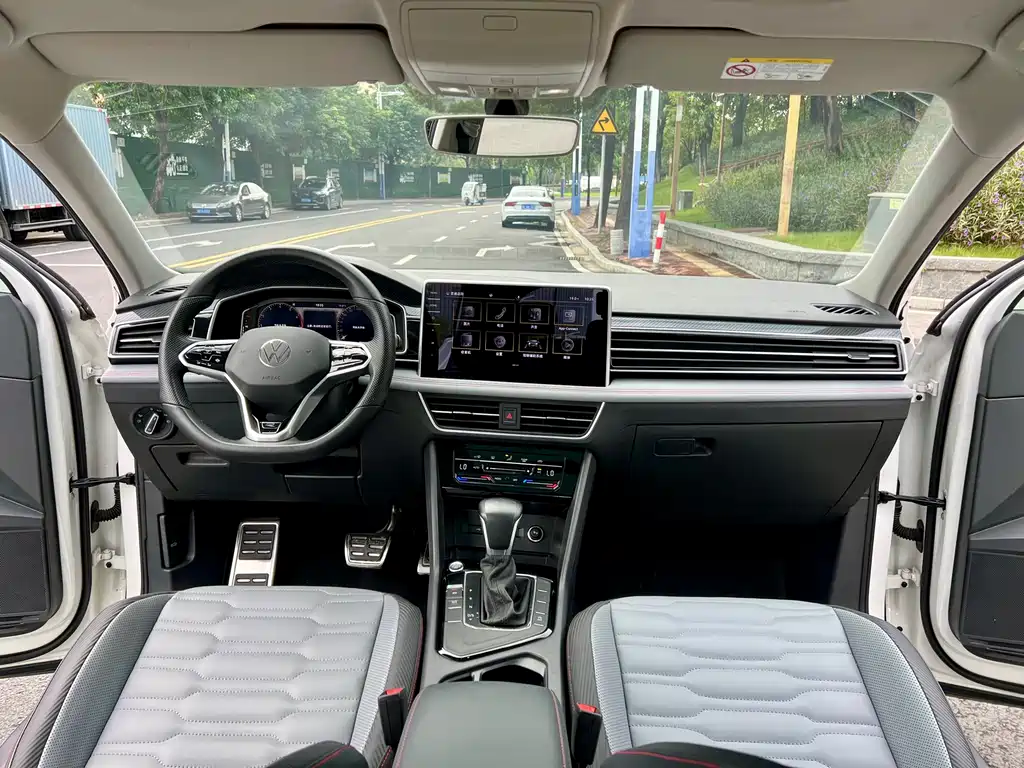 Volkswagen Tiguan X 2022 — фото 11