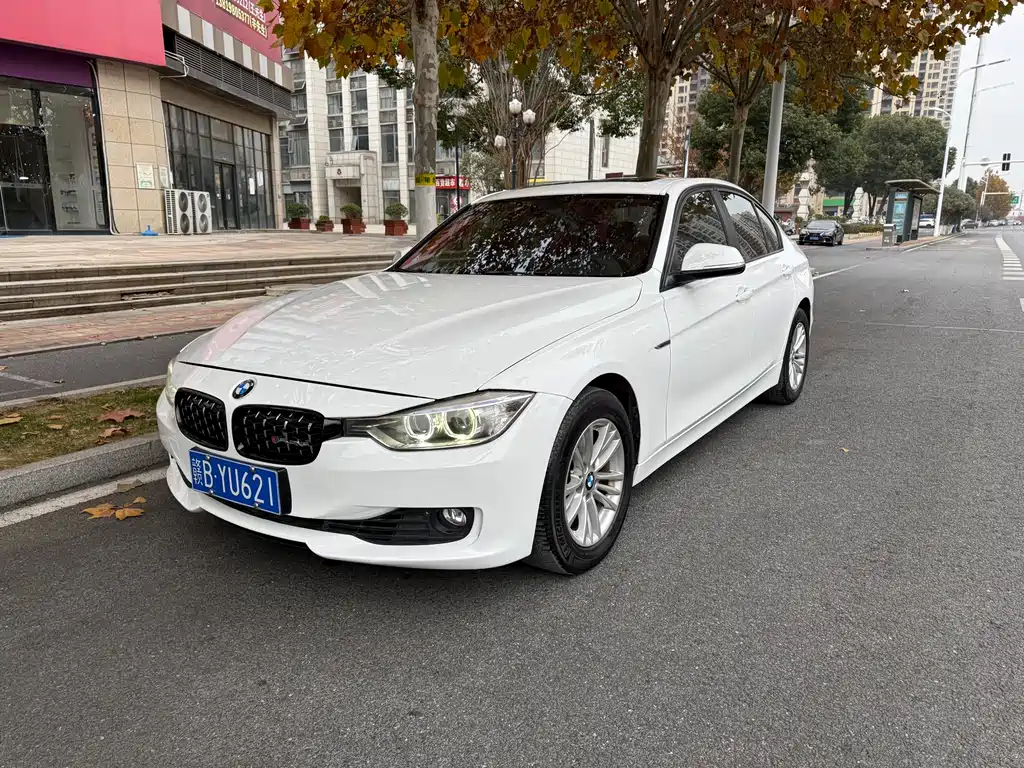 BMW 3 Series 2012 — фото 1