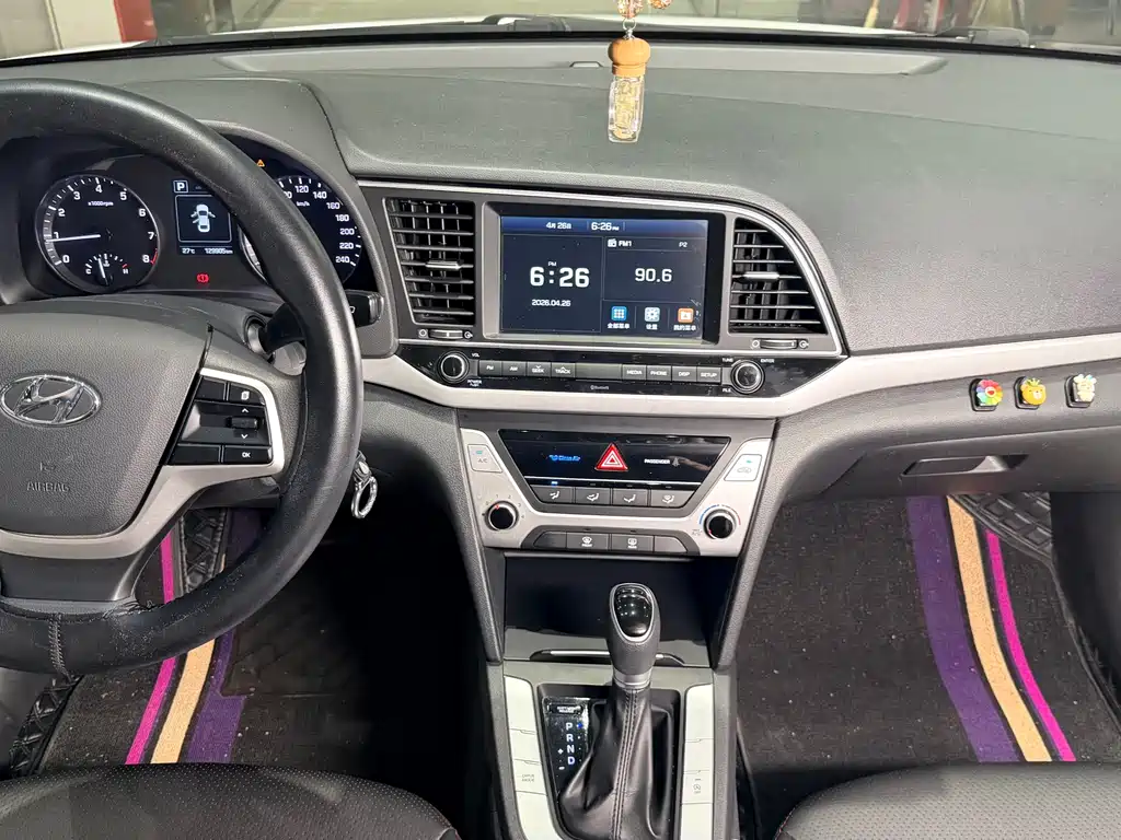 Hyundai Elantra 2018 — фото 16