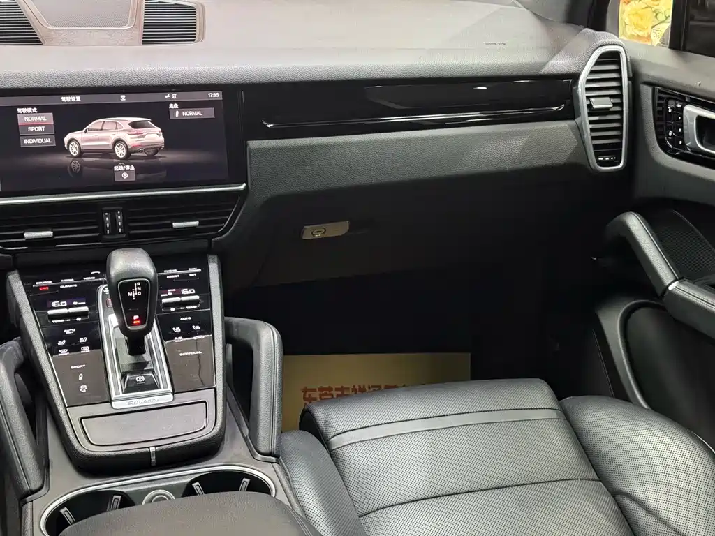 Porsche Cayenne 2018 — фото 12