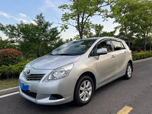 Toyota Yizhi 2012