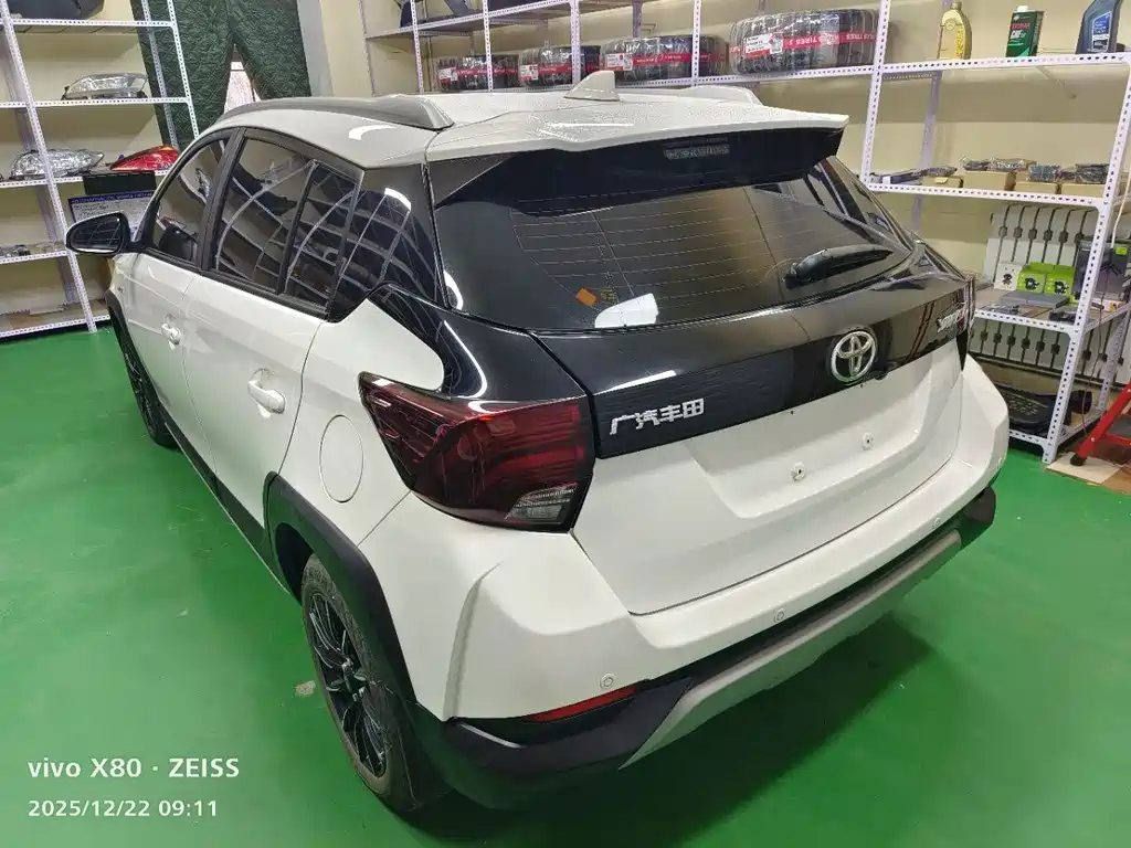 Toyota Yaris L 2023 — фото 6