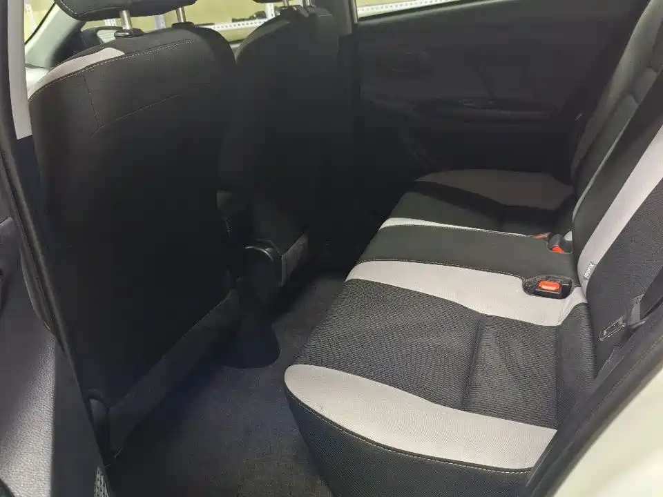 Toyota Yaris L 2023 — фото 8