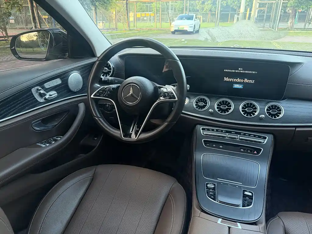 Mercedes-Benz E-Class 2023 — фото 10
