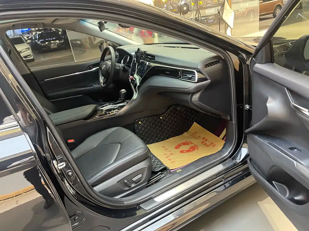 Toyota Camry 2020 — фото 17