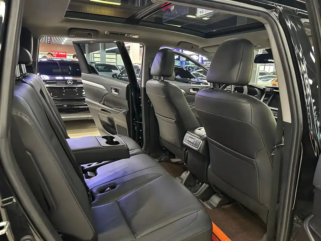 Toyota Highlander 2021 — фото 10