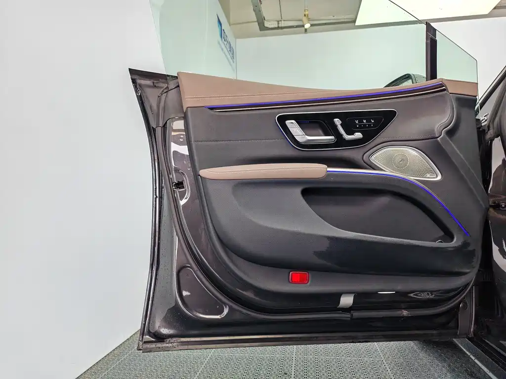 Mercedes-Benz EQS 2023 — фото 12