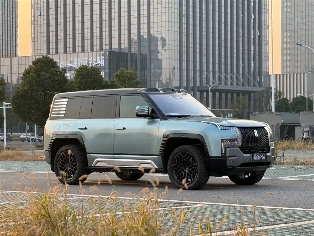 Yangwang U8 2024
