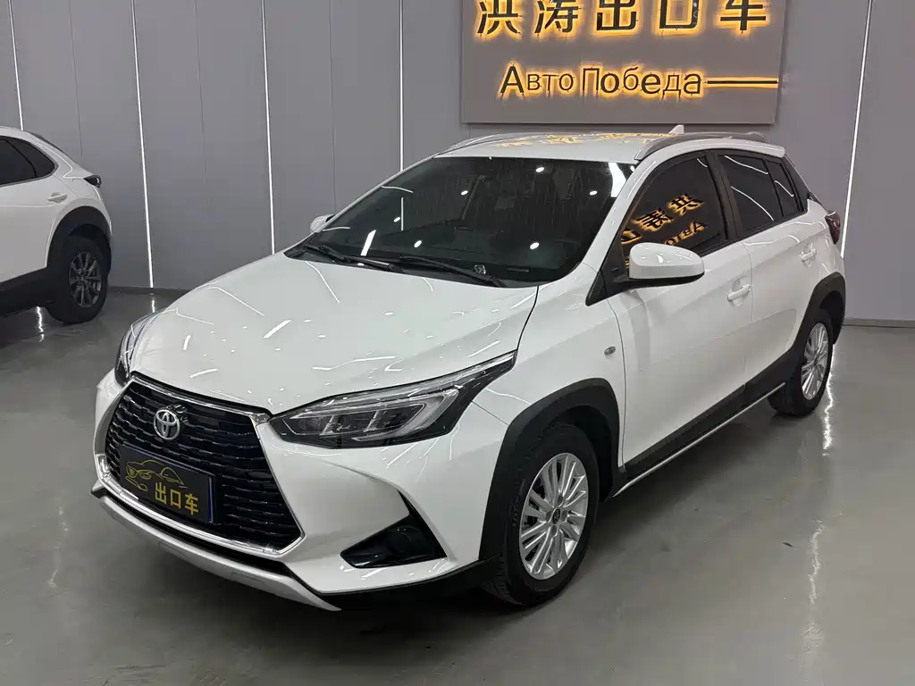 Toyota Yaris L 2022 — фото 1