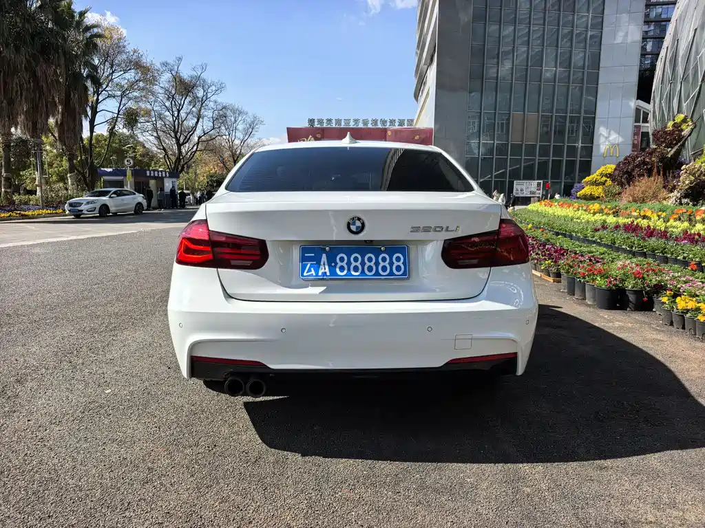 BMW 3 Series 2018 — фото 15