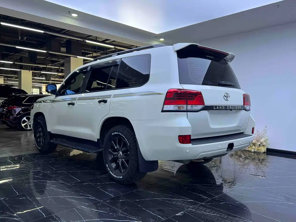 Toyota Land Cruiser 2017 — фото 19