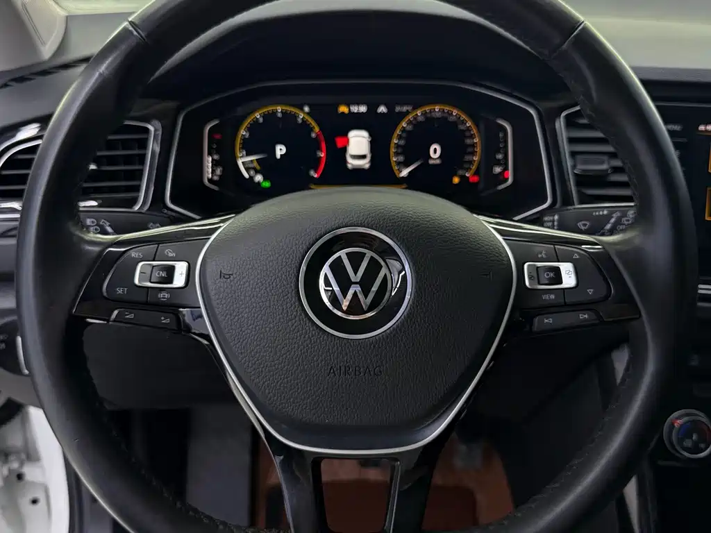 Volkswagen T-Roc 2023 — фото 16