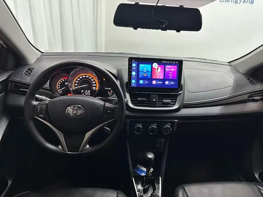 Toyota Yaris L 2022 — фото 10