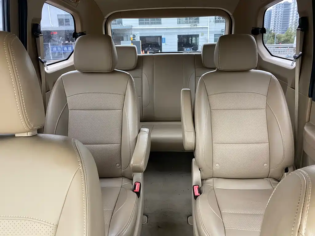 Wuling Hongguang 2015 — фото 14