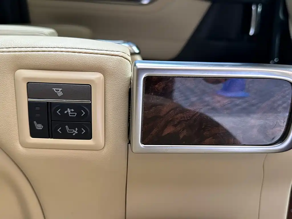 Toyota Alphard 2020 — фото 22
