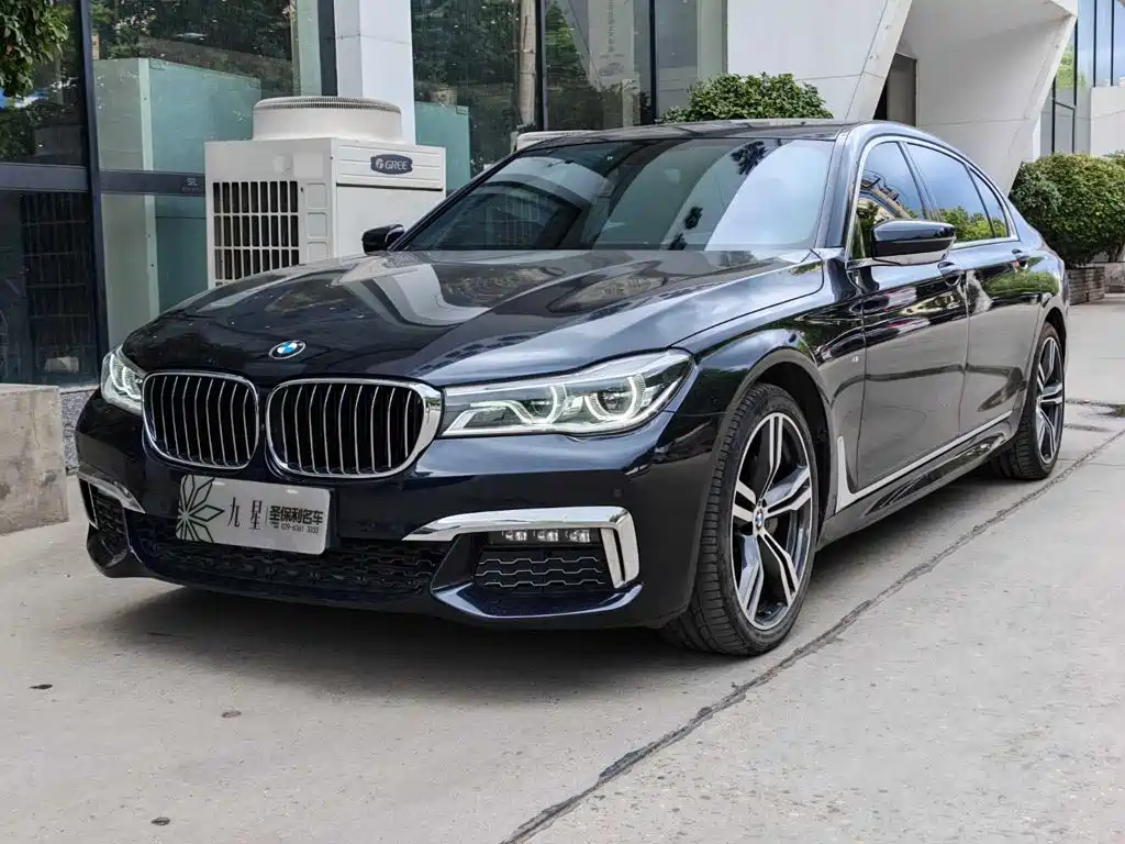 BMW 7 Series 2018 — фото 1