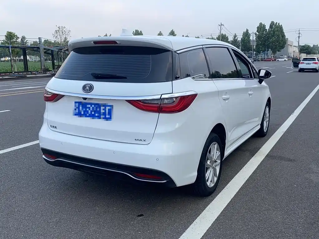 BYD MAX 2019 — фото 4