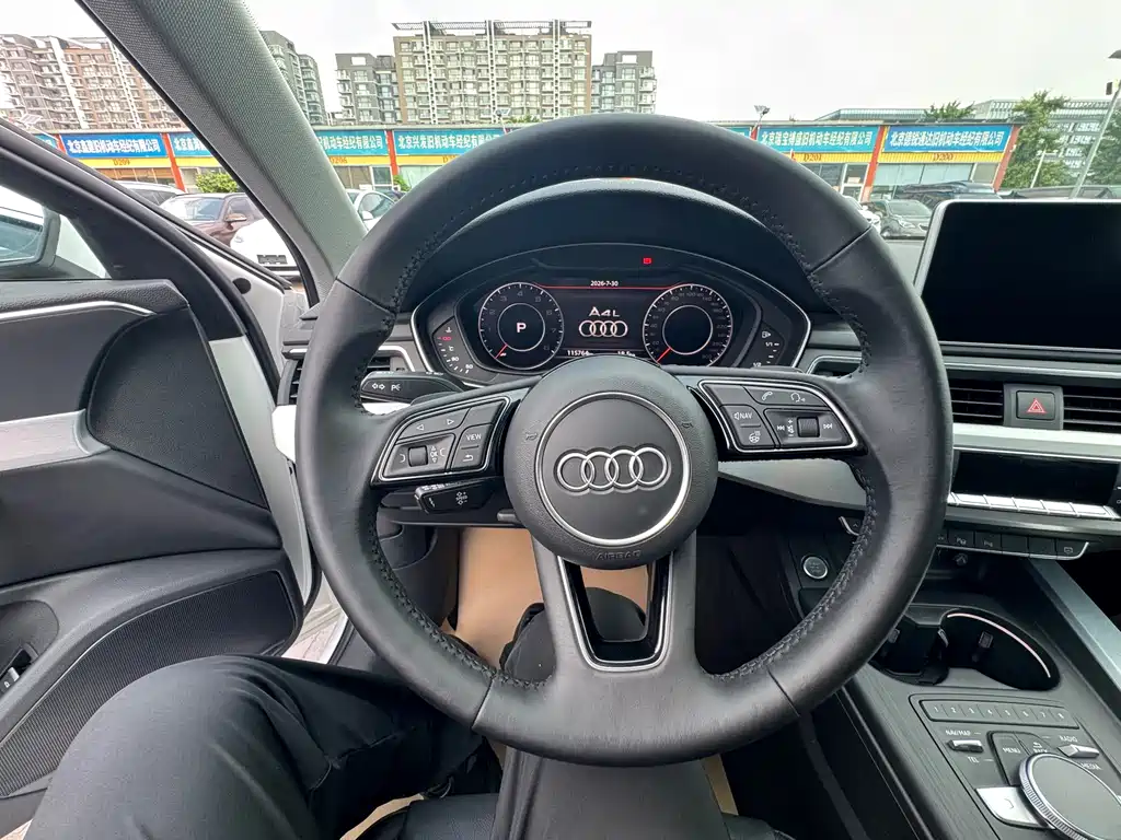 Audi A4L 2019