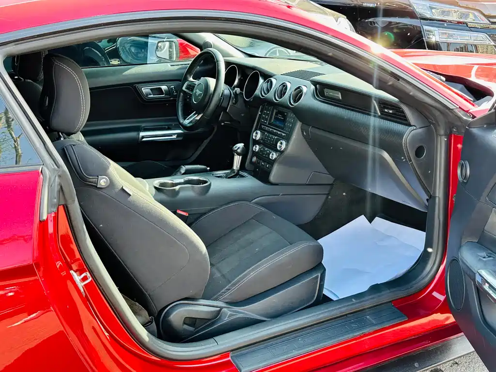 Ford Mustang 2019 — фото 18