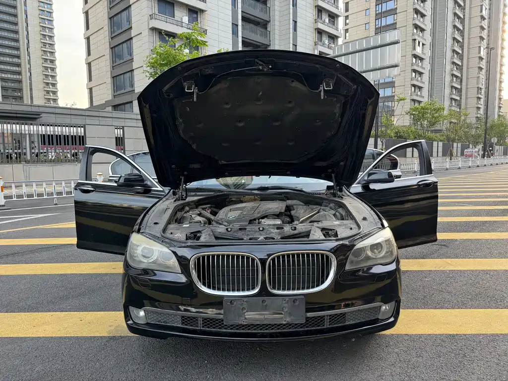 BMW 7 Series 2011 — фото 15
