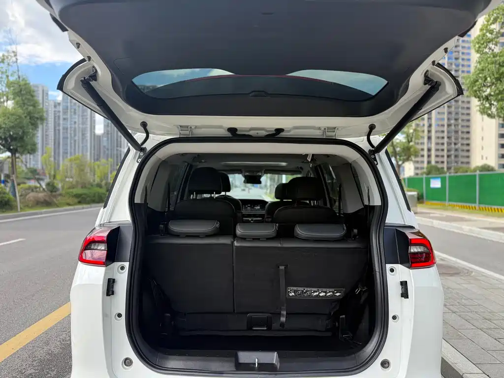 GAC Motor Trumpchi M6 2022 — фото 12